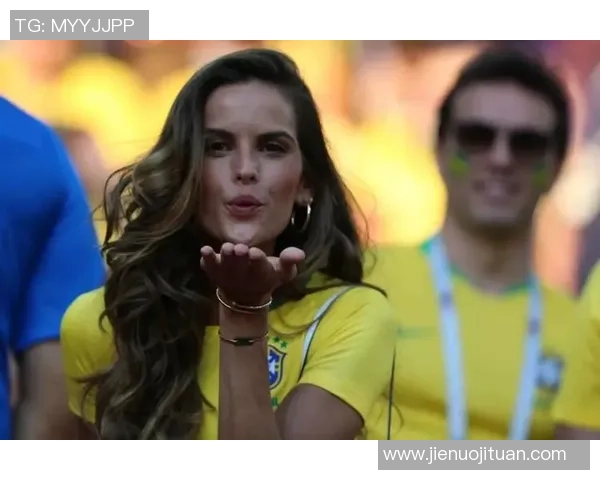 帅气足球球星化身女神领衔潮流风尚展现独特魅力与风采