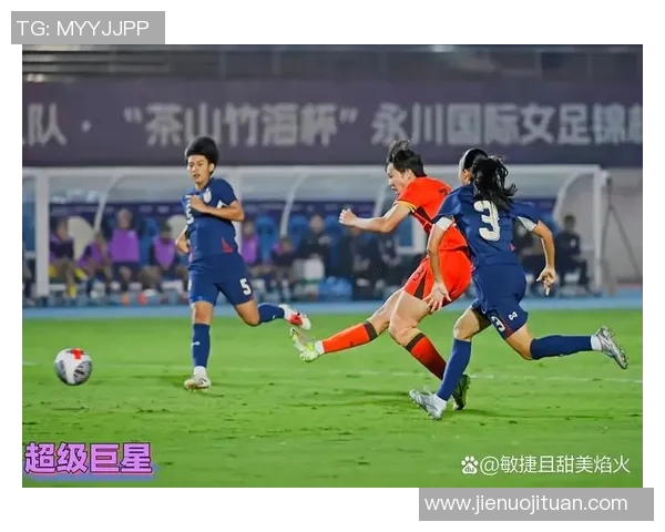 激情对决,足球巨星激烈瞬间定格,展现赛场上的强者风采与荣耀时刻 激情对决,足球巨星激烈瞬间定格,展现赛场上的强者风采与荣耀时刻